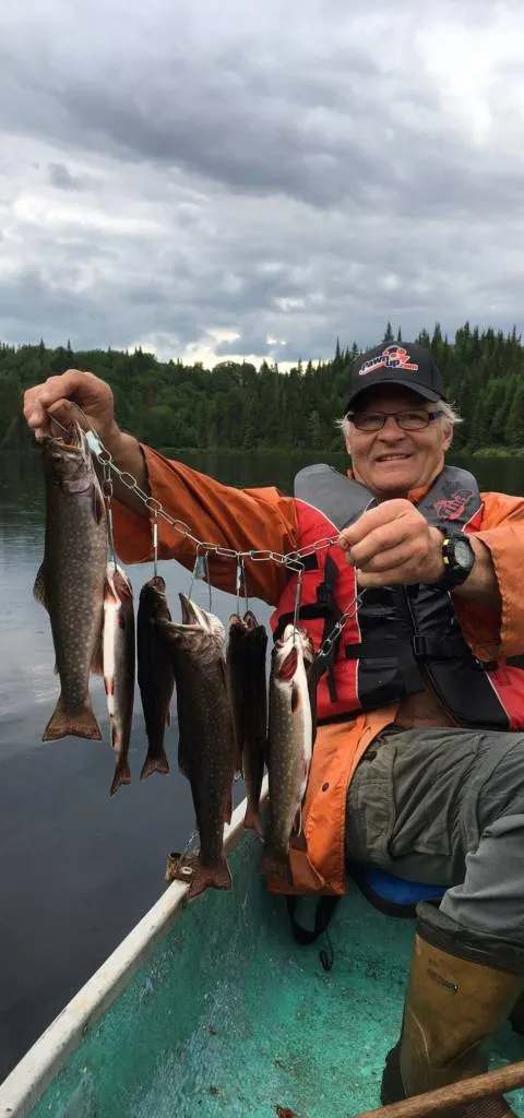 Belle mouchetée capturée en pourvoirie chez Pourvoirie Club DD, Mauricie, Québec