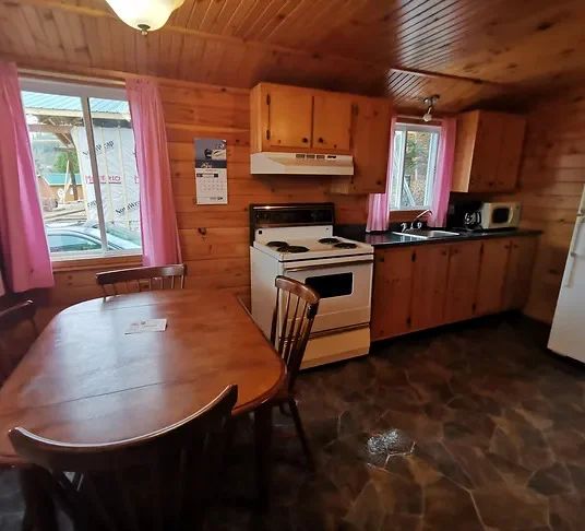 CHALET 4 — Pourvoirie Club Fontbrune – Pourvoirie Club Fontbrune
