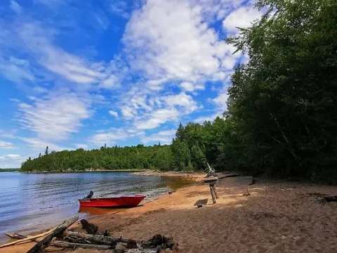 Rustic island cottage – Pourvoirie Club Fontbrune