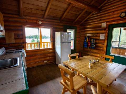 WARDEN'S CAMP – Pourvoirie Club Hosanna