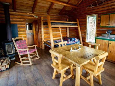 WARDEN'S CAMP – Pourvoirie Club Hosanna