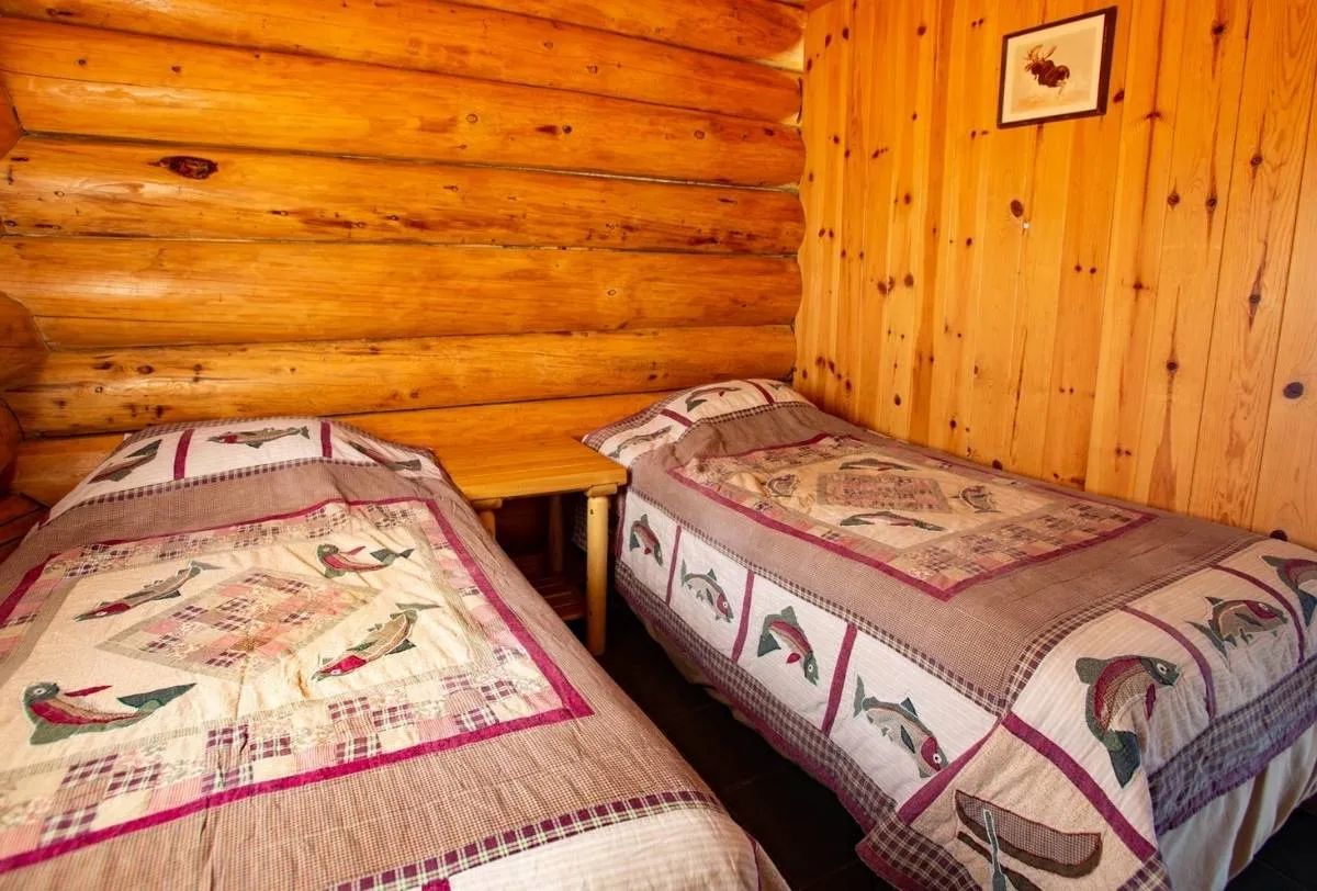 CHALET DU BARRAGE — Pourvoirie Club Hosanna – Pourvoirie Club Hosanna