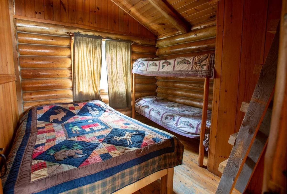 LAC À L'OURS CABIN — Pourvoirie Club Hosanna – Pourvoirie Club Hosanna