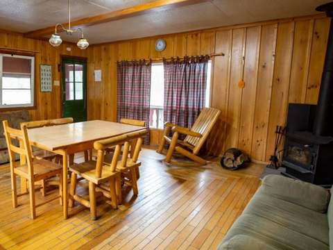 CHALET LAC ATTRACTION 3 – Pourvoirie Club Hosanna