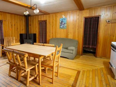 CHALET LAC ATTRACTION 3 – Pourvoirie Club Hosanna