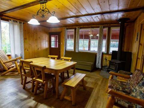 LAC ATTRACTION CABIN 4 – Pourvoirie Club Hosanna