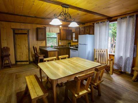 LAC ATTRACTION CABIN 4 – Pourvoirie Club Hosanna