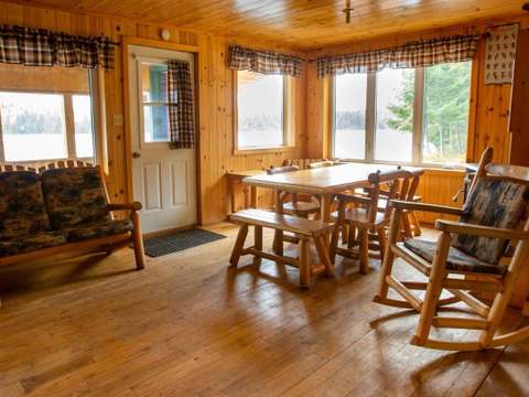 LAC ATTRACTION CHALET 5 – Pourvoirie Club Hosanna