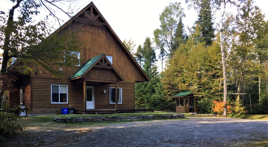 Chalet des Loups — Pourvoirie Club Rossignol – Pourvoirie Club Rossignol