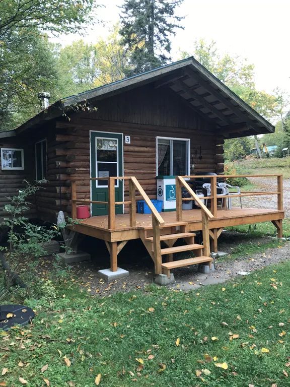 Chalets en bois rond (#2, #3, #4) — Pourvoirie Club Rossignol – Pourvoirie Club Rossignol