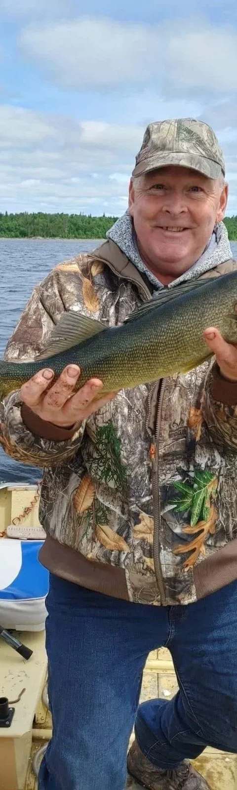 Fishing Walleye at Pourvoirie Cockanagog, Laurentides, Quebec — photo 3