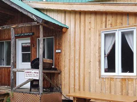 CABIN DRAPEAU – Pourvoirie Coin Lavigne