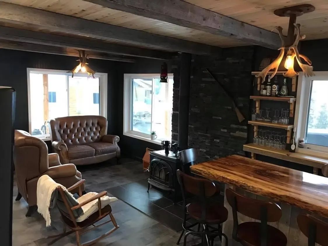 Lodge Forest Inn — Pourvoirie Damville – Pourvoirie Damville