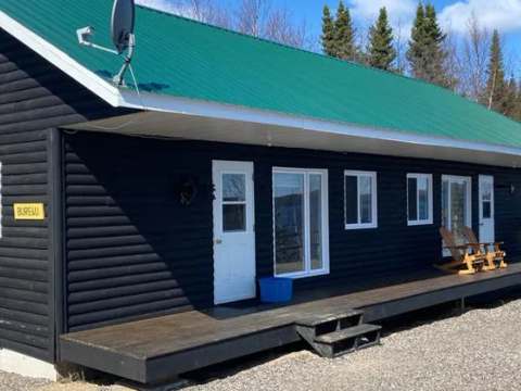 Chalet Chouette Épervière – Pourvoirie Damville