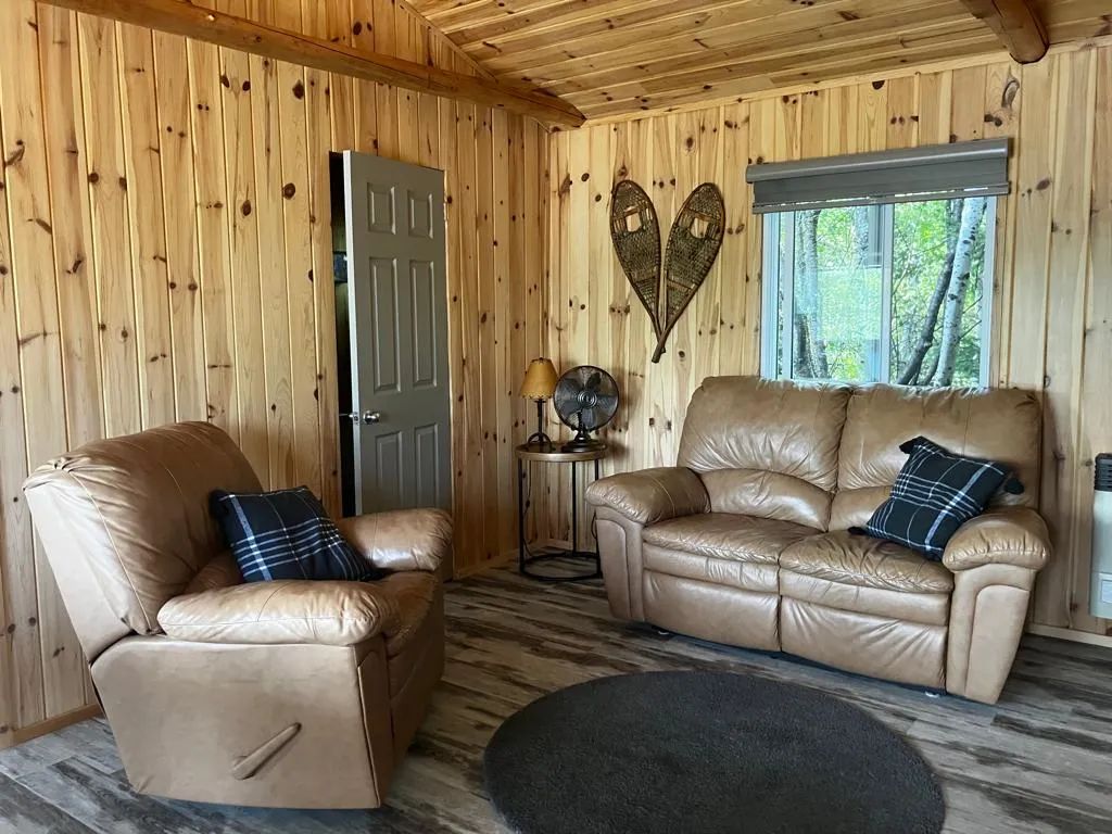 Chalet Chouette Épervière — Pourvoirie Damville – Pourvoirie Damville