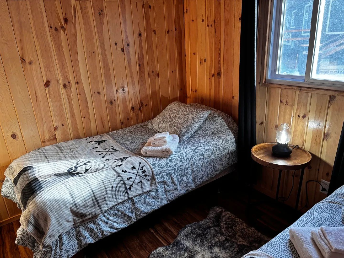 Chalet Petite Nyctale — Pourvoirie Damville – Pourvoirie Damville