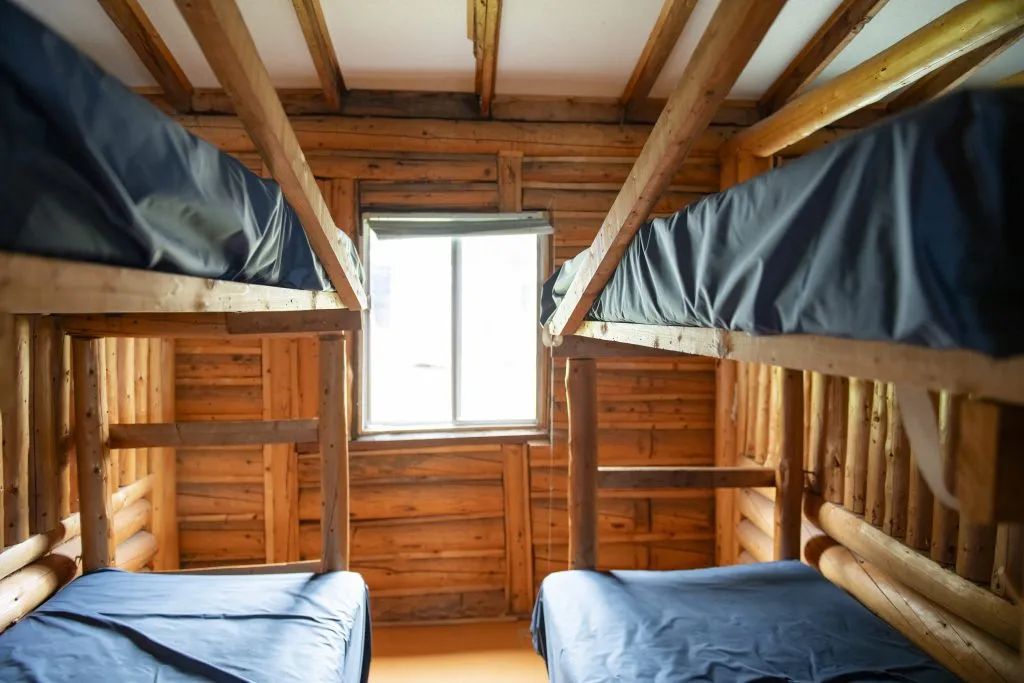 Chalet #1b - La Tempête — Pourvoirie de l'Ours Brun – Pourvoirie de l'Ours Brun