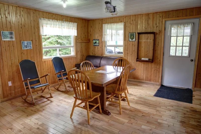 CHALET DE LA CROIX — Pourvoirie de la Seigneurie du Lac Métis – Pourvoirie de la Seigneurie du Lac Métis