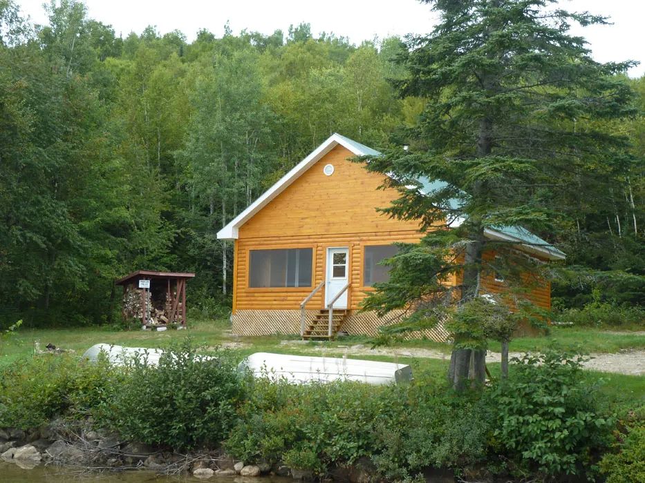 Chalet 3 — Pourvoirie des Lacs Roger et Faucille – Pourvoirie des Lacs Roger et Faucille