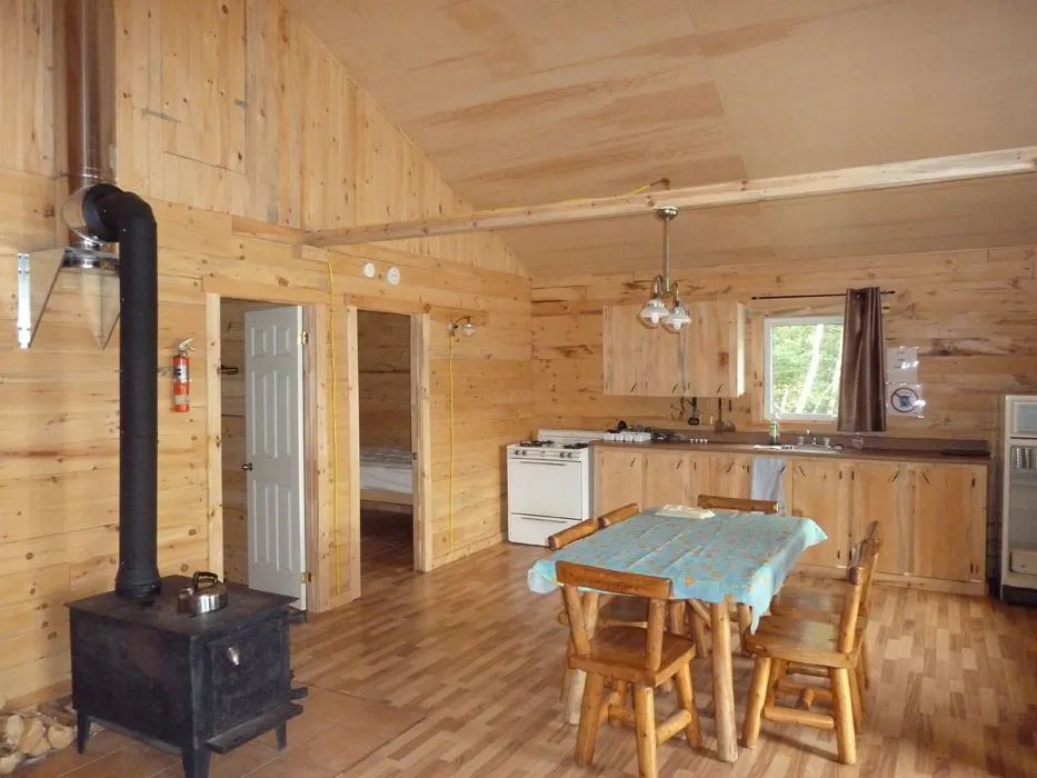 Chalet 7 — Pourvoirie des Lacs Roger et Faucille – Pourvoirie des Lacs Roger et Faucille
