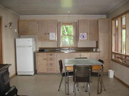 Chalet 9 — Pourvoirie des Lacs Roger et Faucille – Pourvoirie des Lacs Roger et Faucille