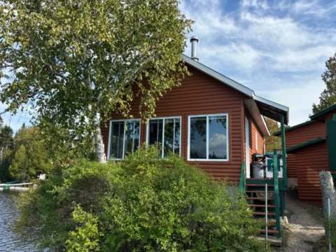 CABIN 10 – Pourvoirie Domaine Bazinet