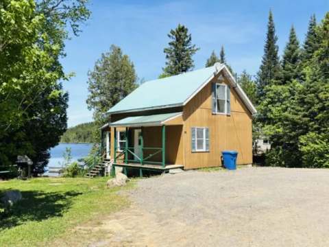 CHALET 16 – Pourvoirie Domaine Bazinet