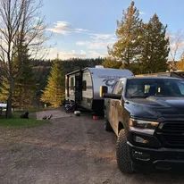 Camping Campsites with Services — Pourvoirie Domaine Bazinet – Pourvoirie Domaine Bazinet