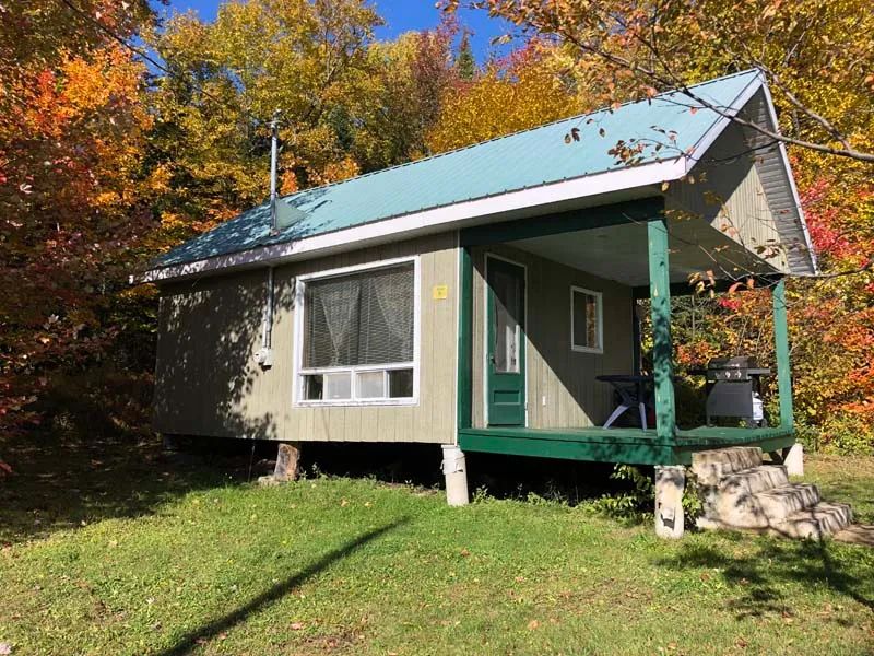 BLUE JAY CABIN – Pourvoirie Domaine du Renard Bleu