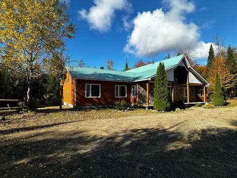 CHALET LE GRIZZLY – Pourvoirie Domaine du Renard Bleu