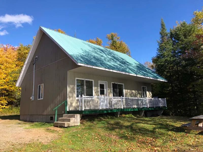 LE PÉKAN CABIN – Pourvoirie Domaine du Renard Bleu