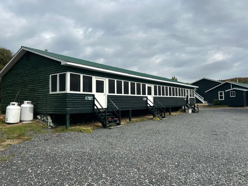 Chalet Renard Roux — Pourvoirie Domaine Lounan – Pourvoirie Domaine Lounan
