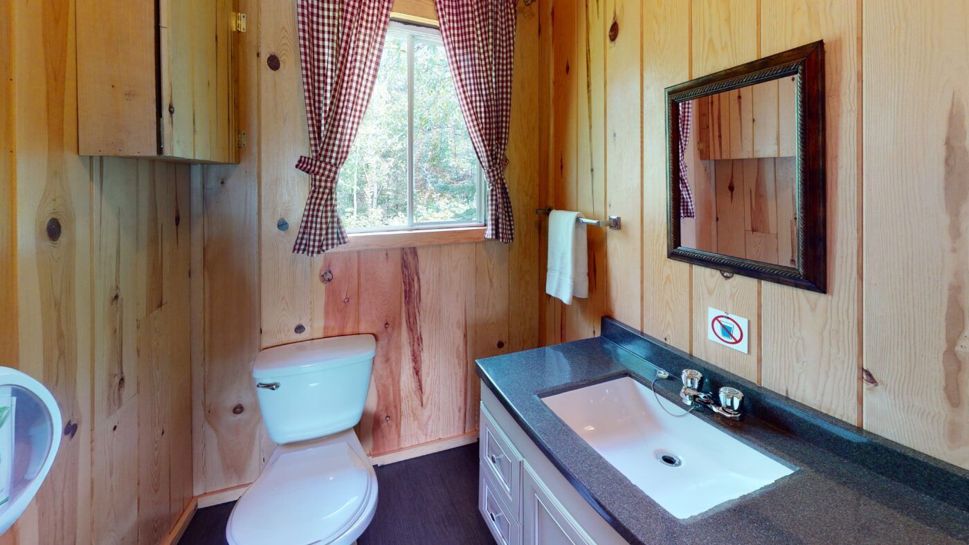 CHALET 5 - THE WOODPECKER — Pourvoirie du Club Bataram – Pourvoirie du Club Bataram