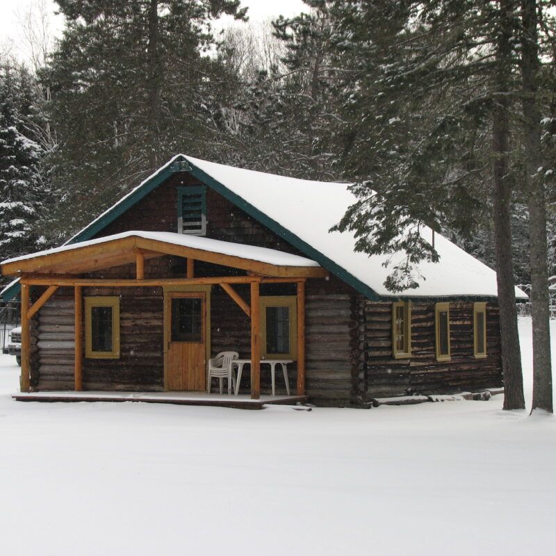 CHALET EN BOIS ROND — Pourvoirie du Club Gatineau – Pourvoirie du Club Gatineau