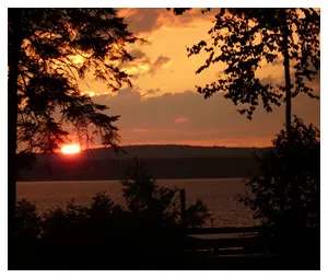 Vue de la pourvoirie et des installations au réservoir Baskatong chez La Pourvoirie du Col-Vert, Laurentides, Québec
