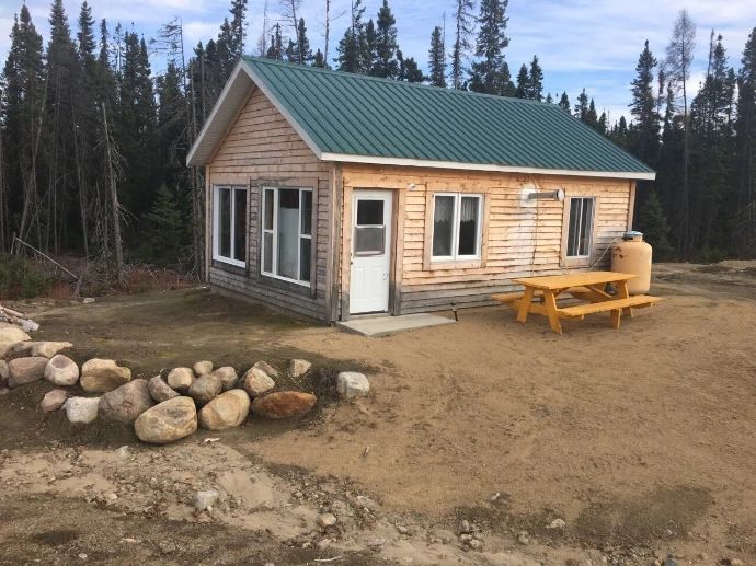 CHALET SÉBASTIEN — Pourvoirie du Lac à l'Ours Blanc – Pourvoirie du Lac à l'Ours Blanc