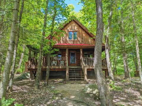 LE PÊCHEUR CHALET – Pourvoirie du Lac Berval
