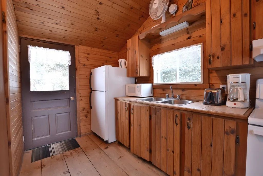 LE HUARD CABIN — Pourvoirie du Lac Berval – Pourvoirie du Lac Berval