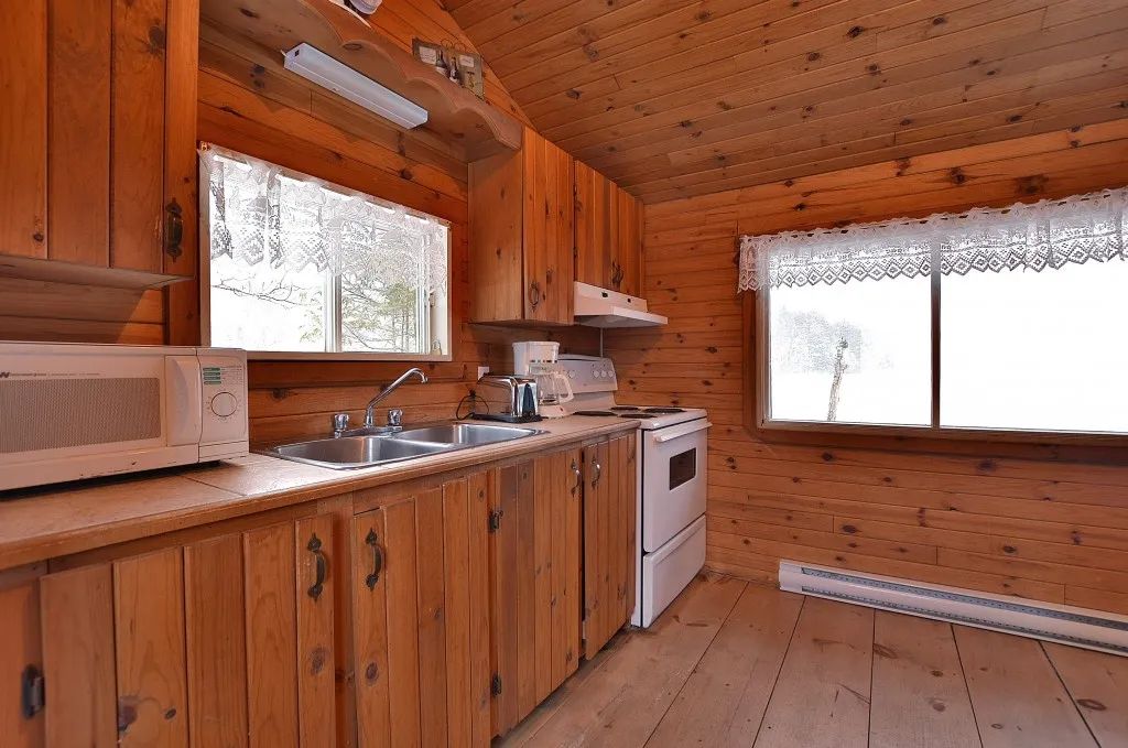 LE HUARD CABIN — Pourvoirie du Lac Berval – Pourvoirie du Lac Berval