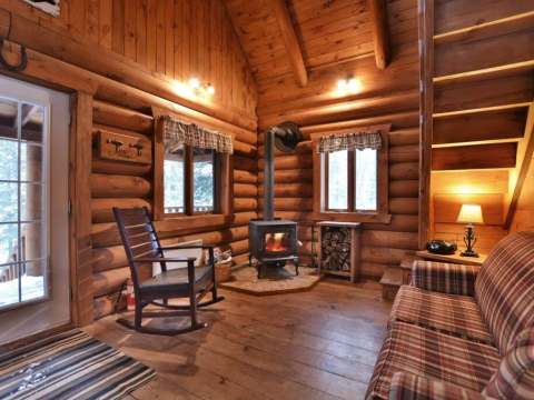 LE PÊCHEUR CHALET – Pourvoirie du Lac Berval