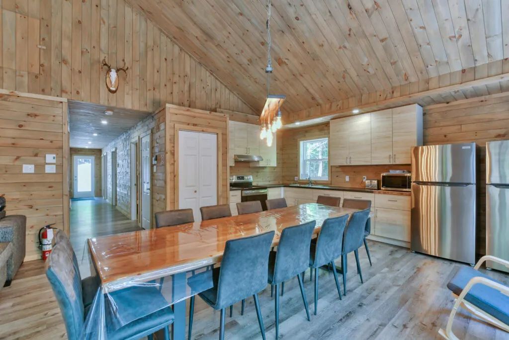 LE RASSEMBLEUR CABIN – Pourvoirie du Lac Berval