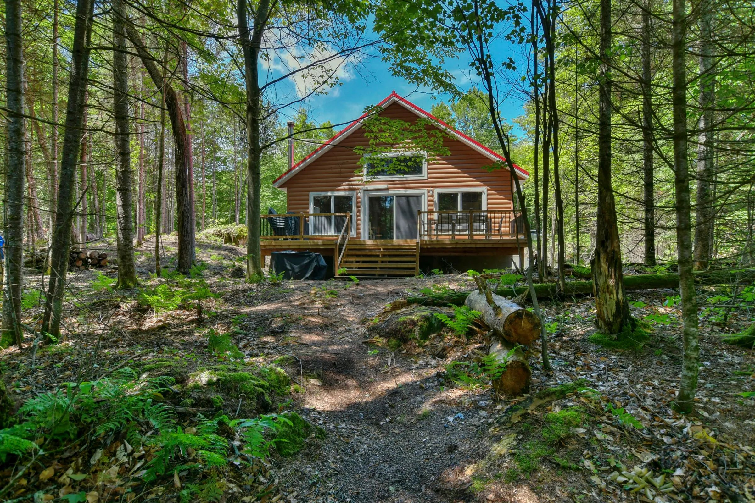 LE RASSEMBLEUR CABIN — Pourvoirie du Lac Berval – Pourvoirie du Lac Berval