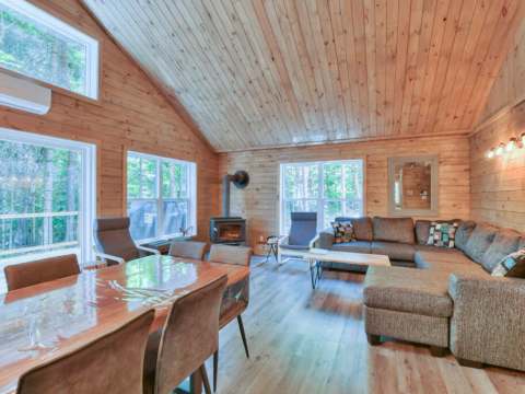 LE RASSEMBLEUR CABIN – Pourvoirie du Lac Berval