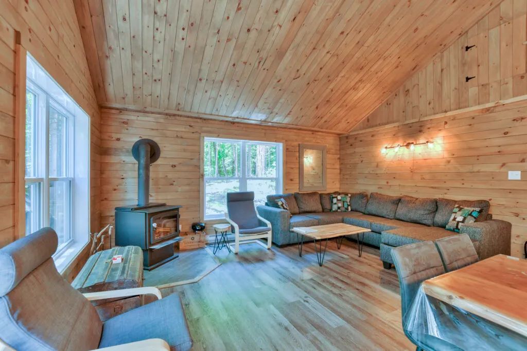 LE RASSEMBLEUR CABIN – Pourvoirie du Lac Berval