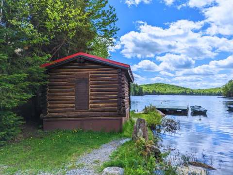CAMP LE ROBINSON – Pourvoirie du Lac Berval