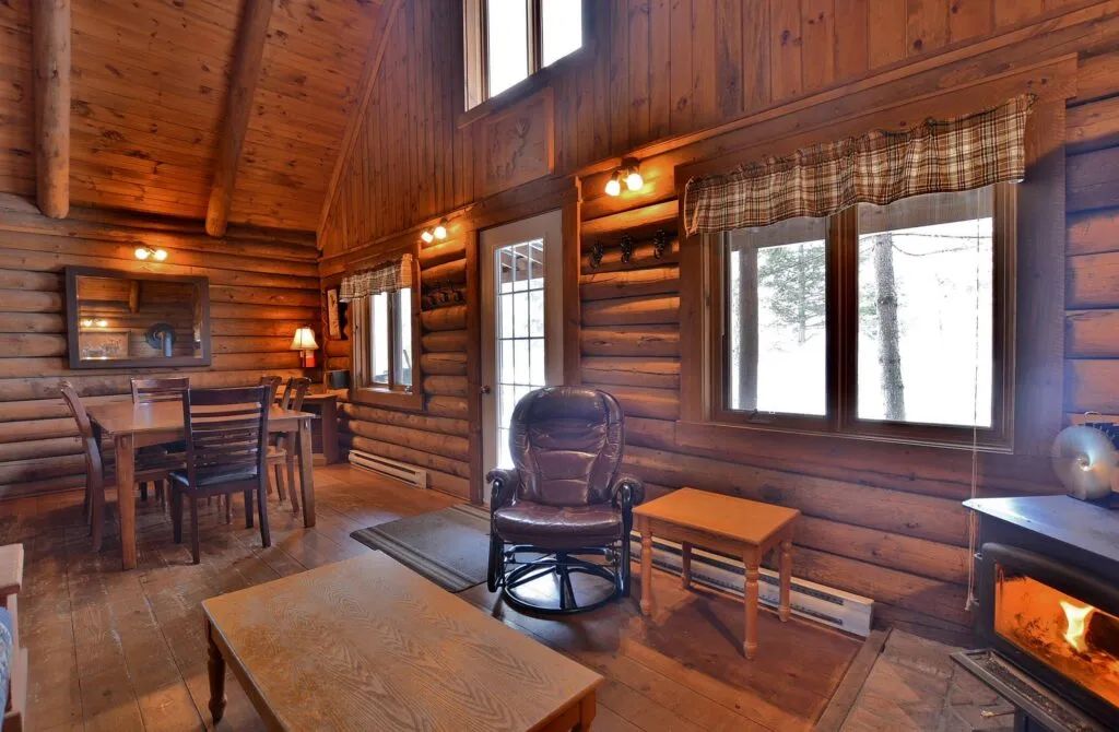 LE ROCHER CABIN – Pourvoirie du Lac Berval