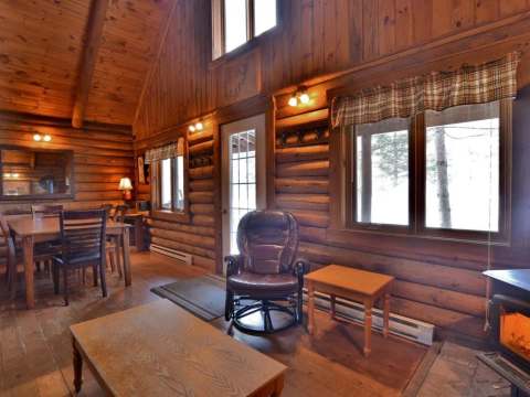 LE ROCHER CABIN – Pourvoirie du Lac Berval