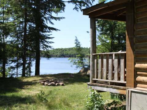 LE ROCHER CABIN – Pourvoirie du Lac Berval