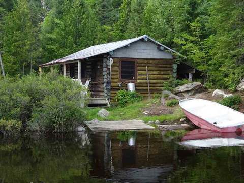 Rustic Chalet – Pourvoirie du Lac Croche