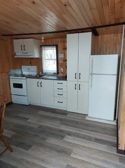 Chalet - Numéro 10 — Pourvoirie du Lac Faillon – Pourvoirie du Lac Faillon